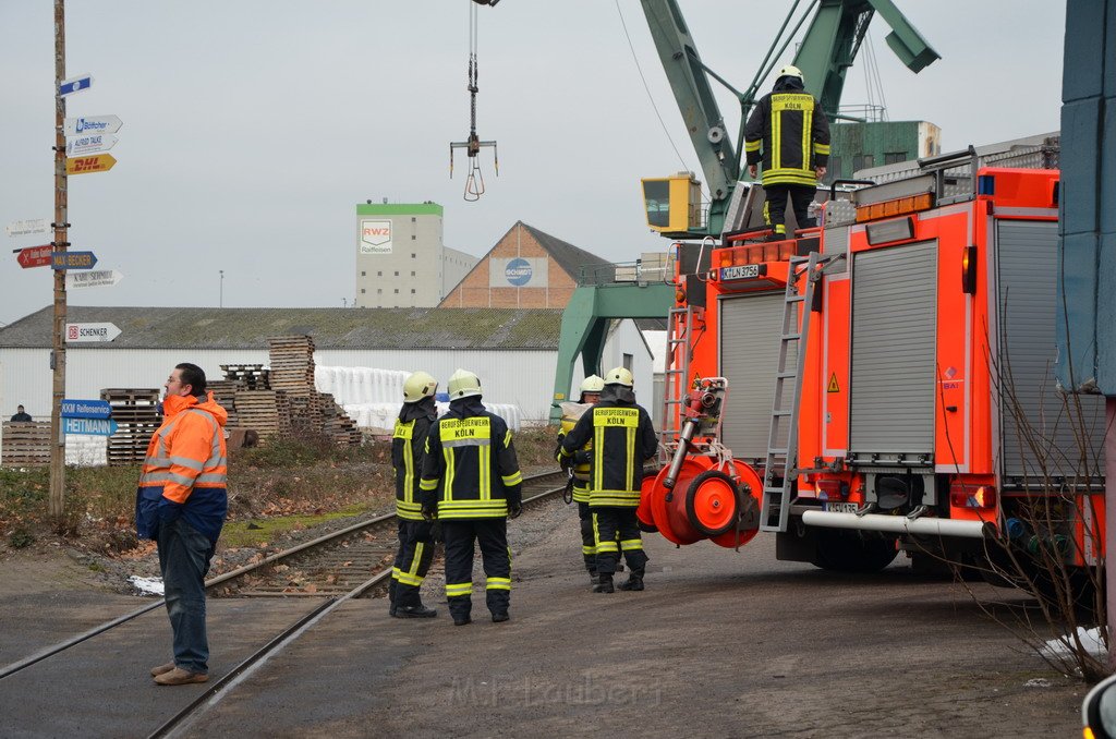 LKW umgestuerzt Niehler Hafen P034.JPG